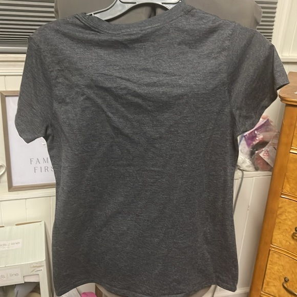 EUC Army Wife Women’s Size Small Grey T-Shirt - Picture 4 of 4